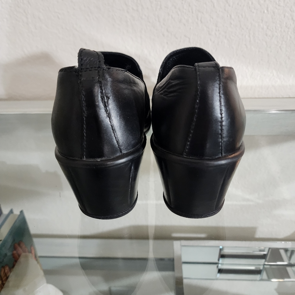 Dansko Pleated Black Leather Clogs. Career Nursing - Picture 2 of 5